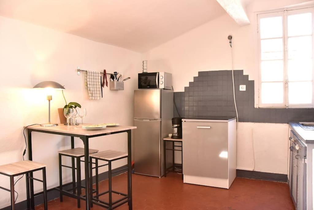 Lovely Flat In The Heart Of The Medieval City Hyères Eksteriør billede