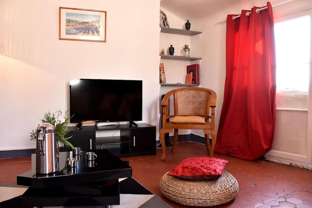 Lovely Flat In The Heart Of The Medieval City Hyères Eksteriør billede