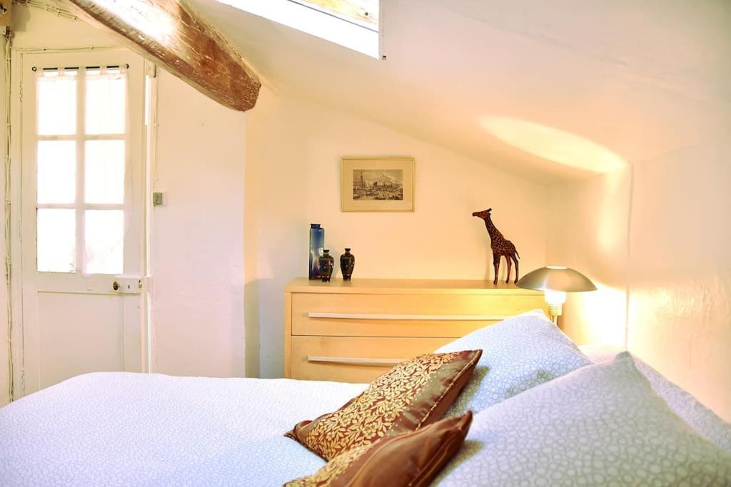 Lovely Flat In The Heart Of The Medieval City Hyères Eksteriør billede